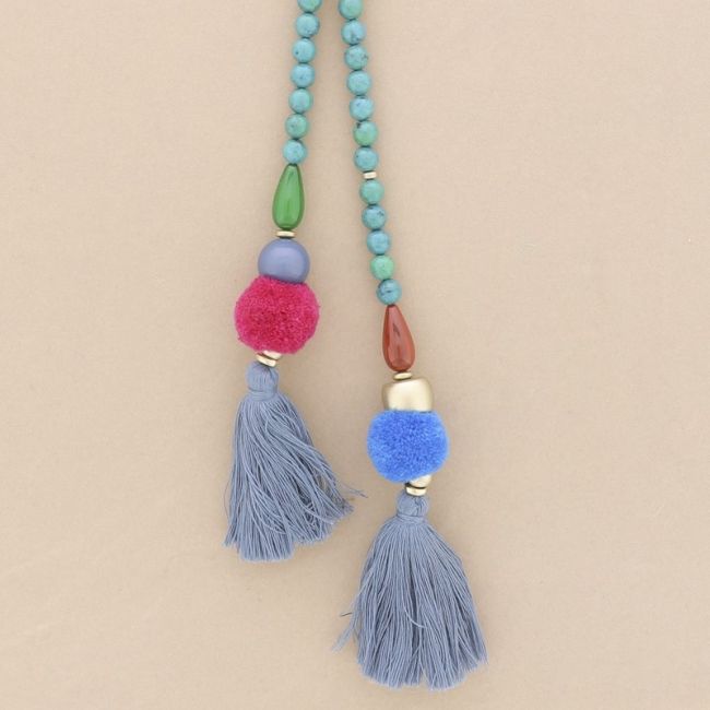 COLLAR LARGO CUENTAS RESINA POMPONES DOBLE FLECO