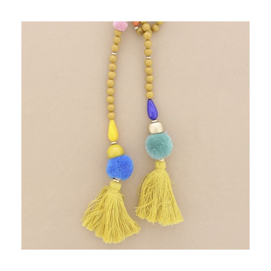 COLLAR LARGO CUENTAS RESINA POMPONES DOBLE FLECO