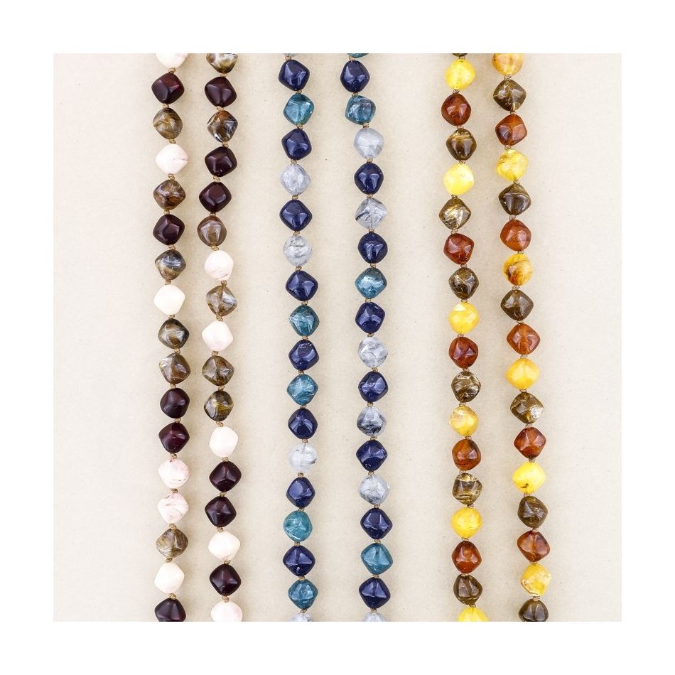 53 CM LONG NECKLACE WITH 2 CM RESIN BEADS