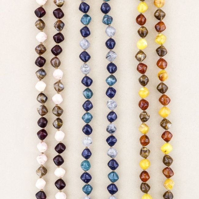 53 CM LONG NECKLACE WITH 2 CM RESIN BEADS