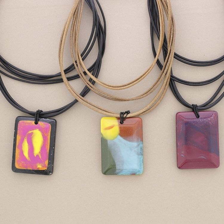 RESIN PENDANT LEATHER SHORT NECKLACE 2