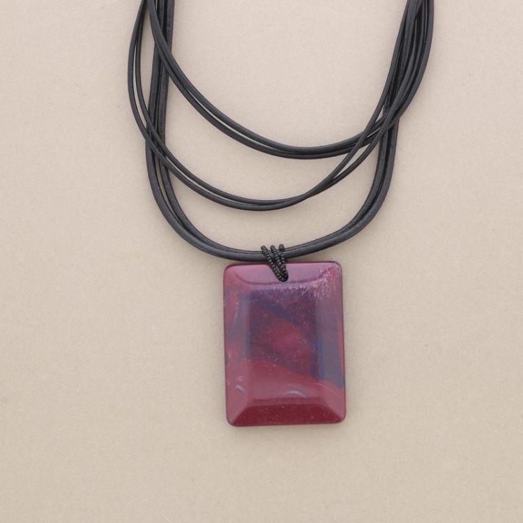 RESIN PENDANT LEATHER SHORT NECKLACE