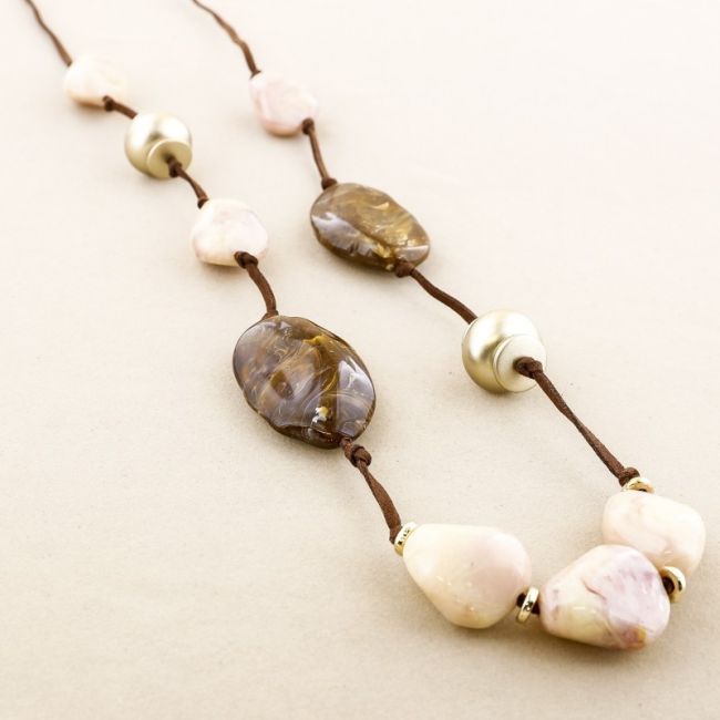 LONG NECKLACE WITH RESIN BEADS
