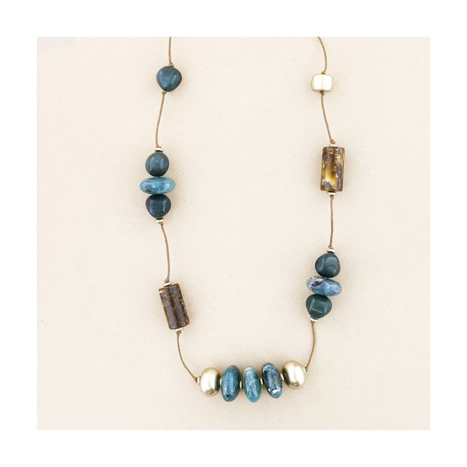 LONG NECKLACE WITH RESIN BEADS