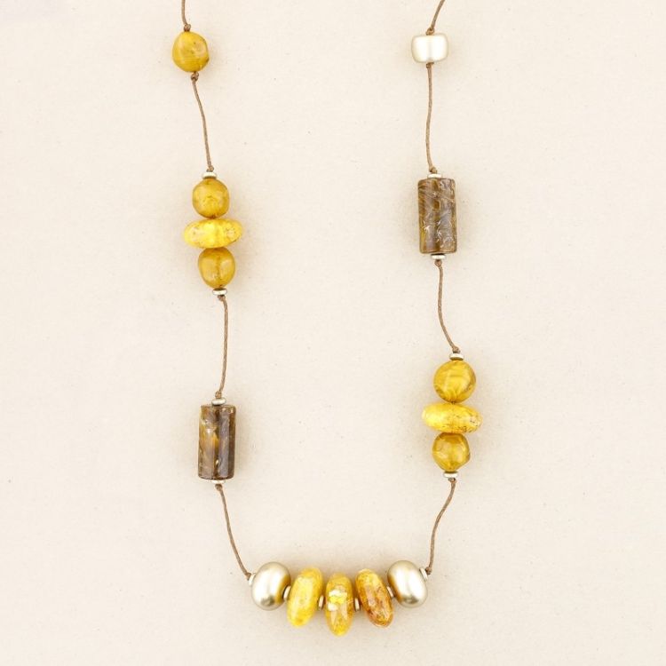 LONG NECKLACE WITH RESIN BEADS