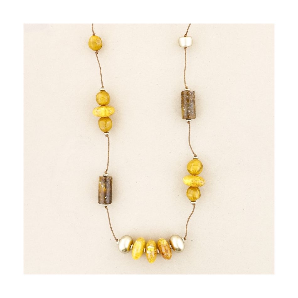 LONG NECKLACE WITH RESIN BEADS