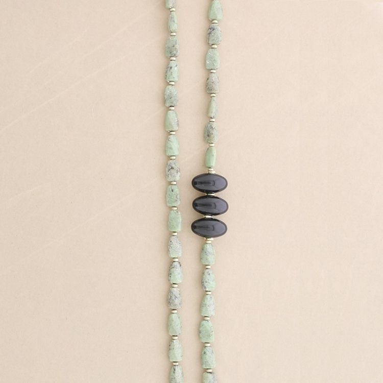 COLLAR LARGO CUENTAS RESINA 2