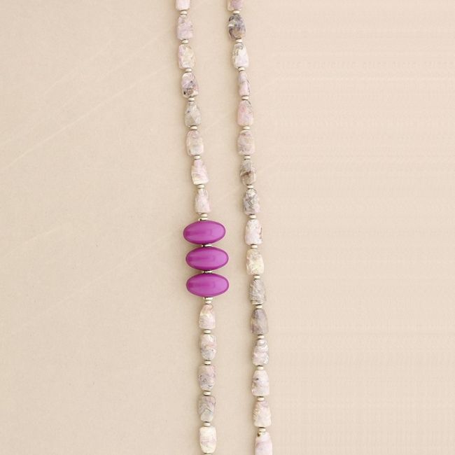 LONG NECKLACE WITH RESIN BEADS