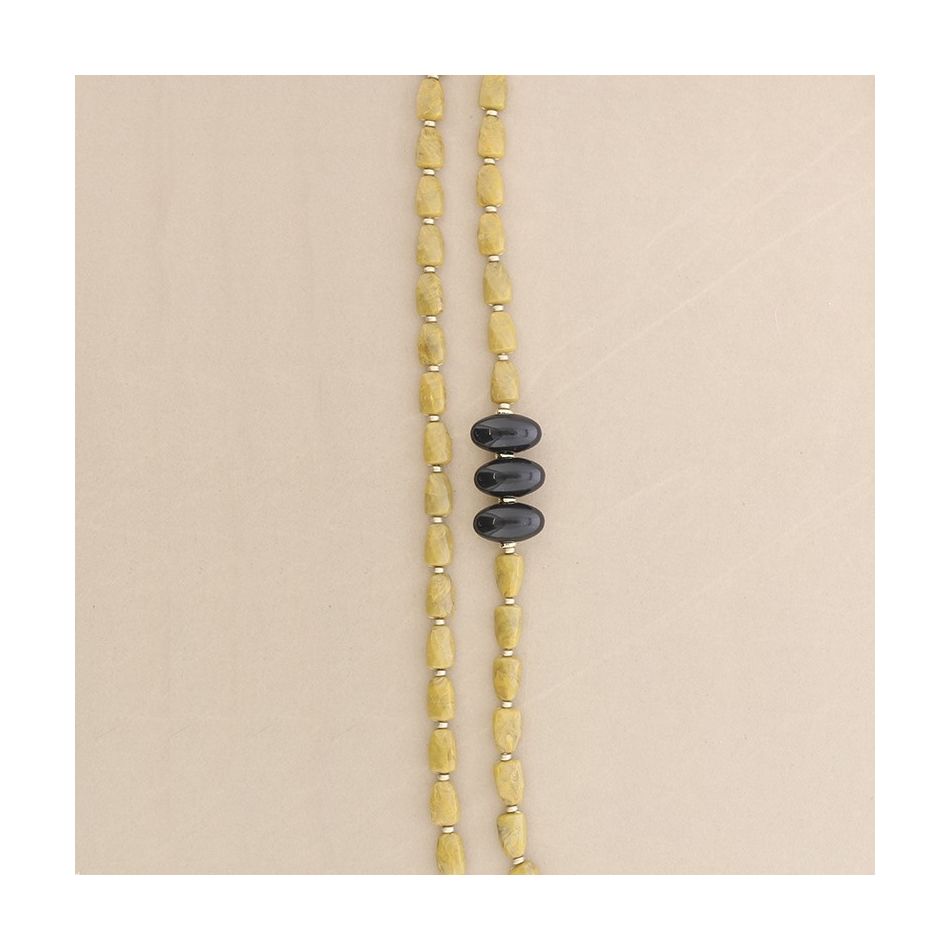 LONG NECKLACE WITH RESIN BEADS
