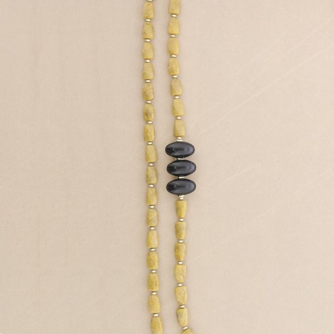 LONG NECKLACE WITH RESIN BEADS
