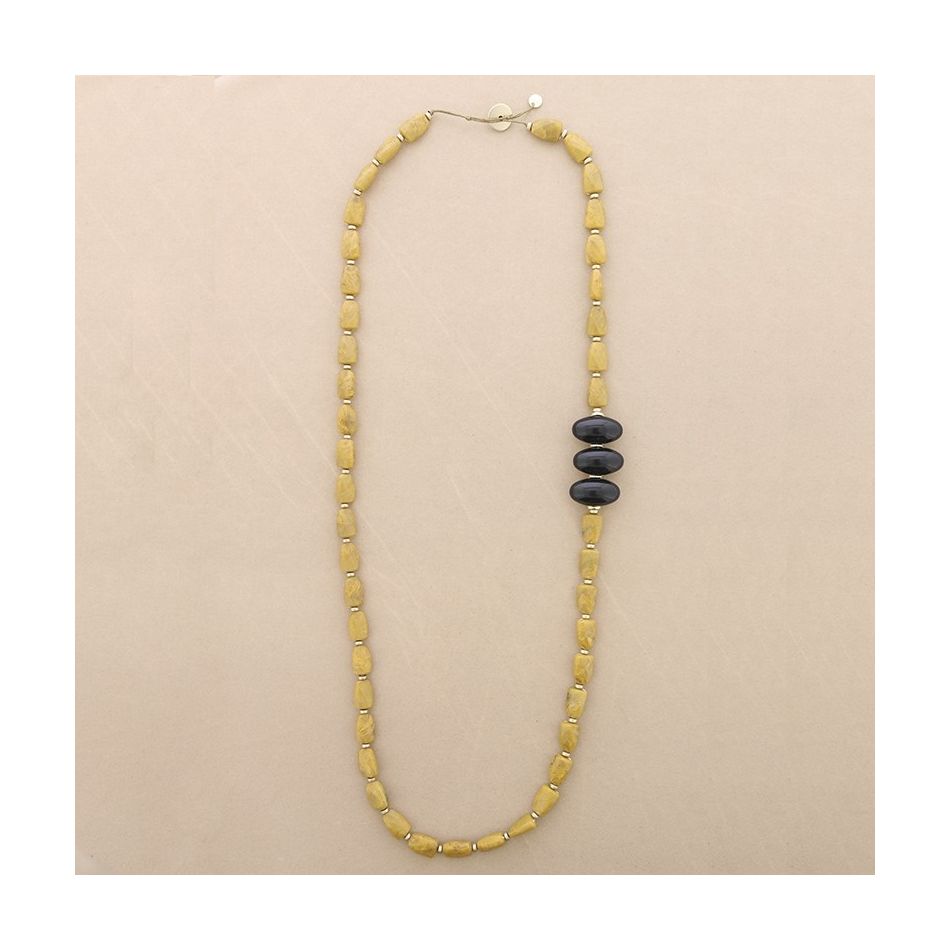 LONG NECKLACE WITH RESIN BEADS