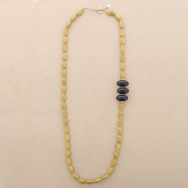 COLLAR LARGO CUENTAS RESINA