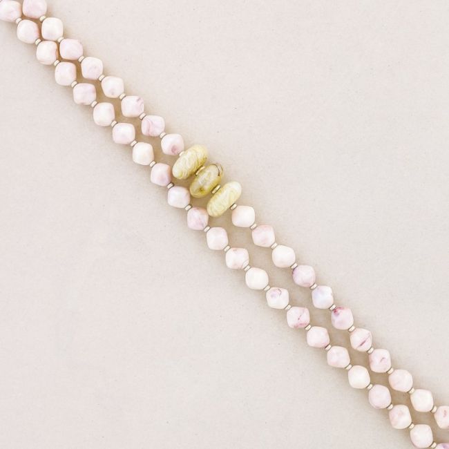 LONG NECKLACE WITH RESIN BEADS