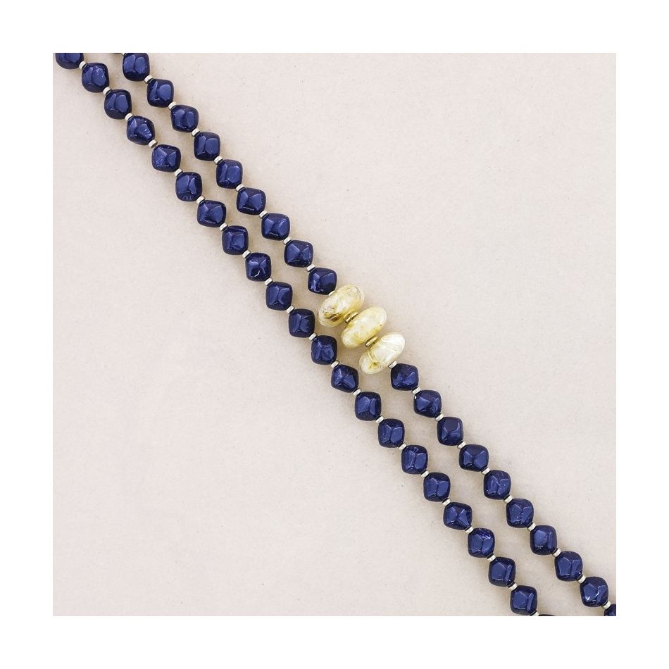 LONG NECKLACE WITH RESIN BEADS