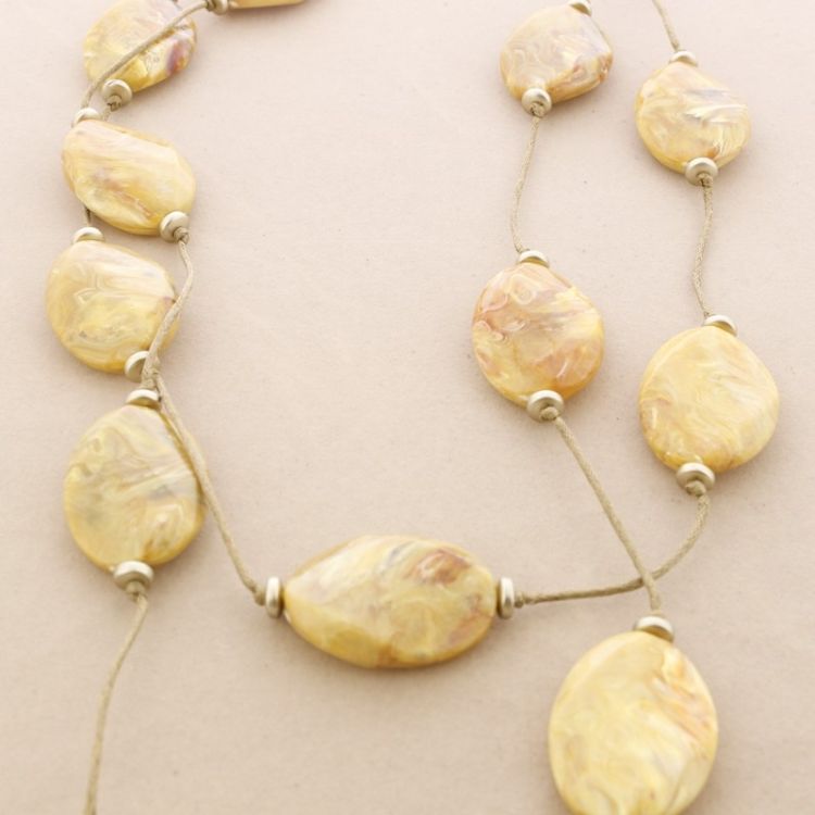 COLLAR LARGO CUENTAS RESINA