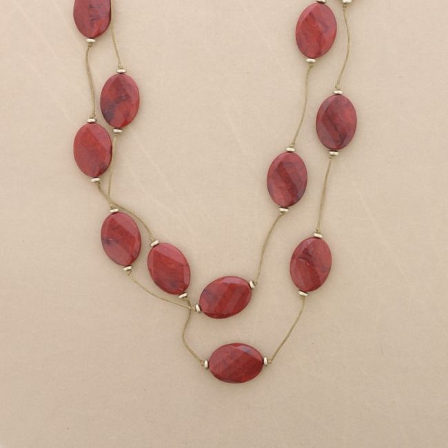LONG NECKLACE WITH RESIN BEADS