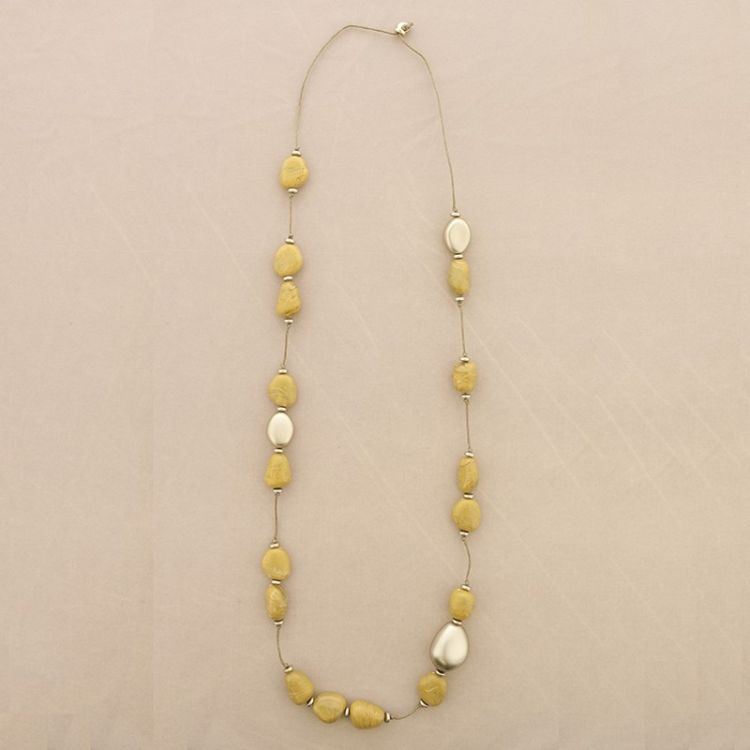 LONG NECKLACE WITH RESIN BEADS