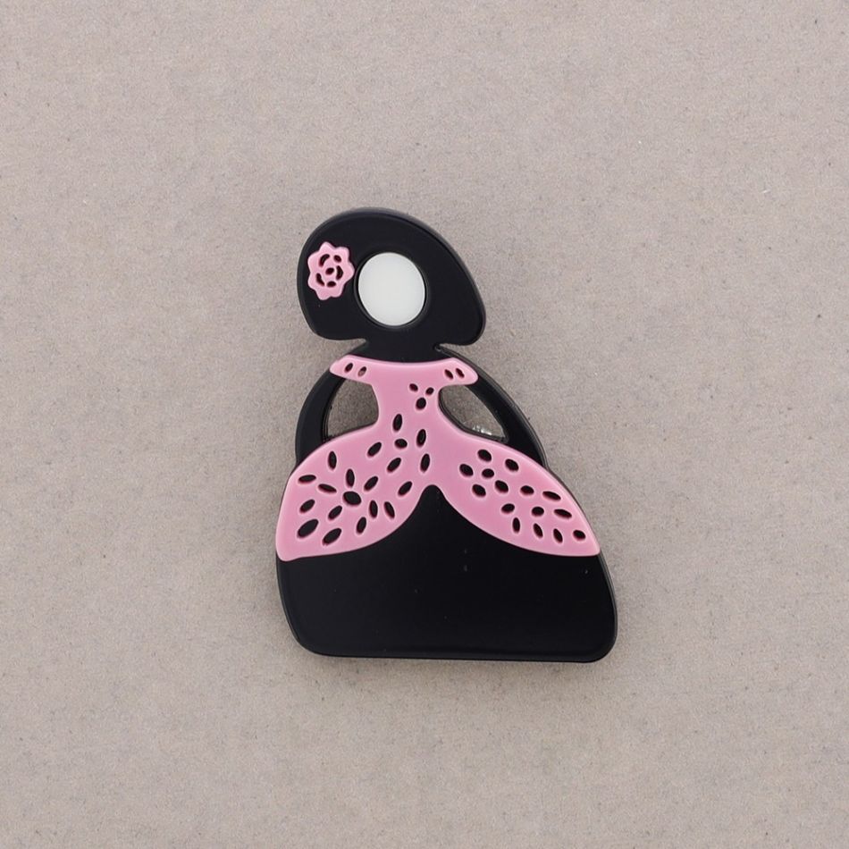 RESIN MENINA BROOCH