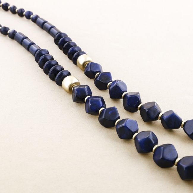 LONG NECKLACE WITH RESIN BEADS