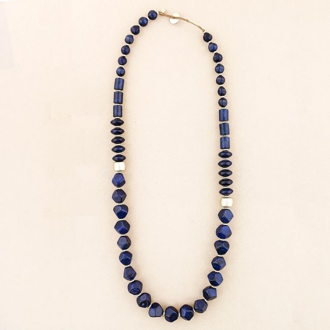 LONG NECKLACE WITH RESIN BEADS