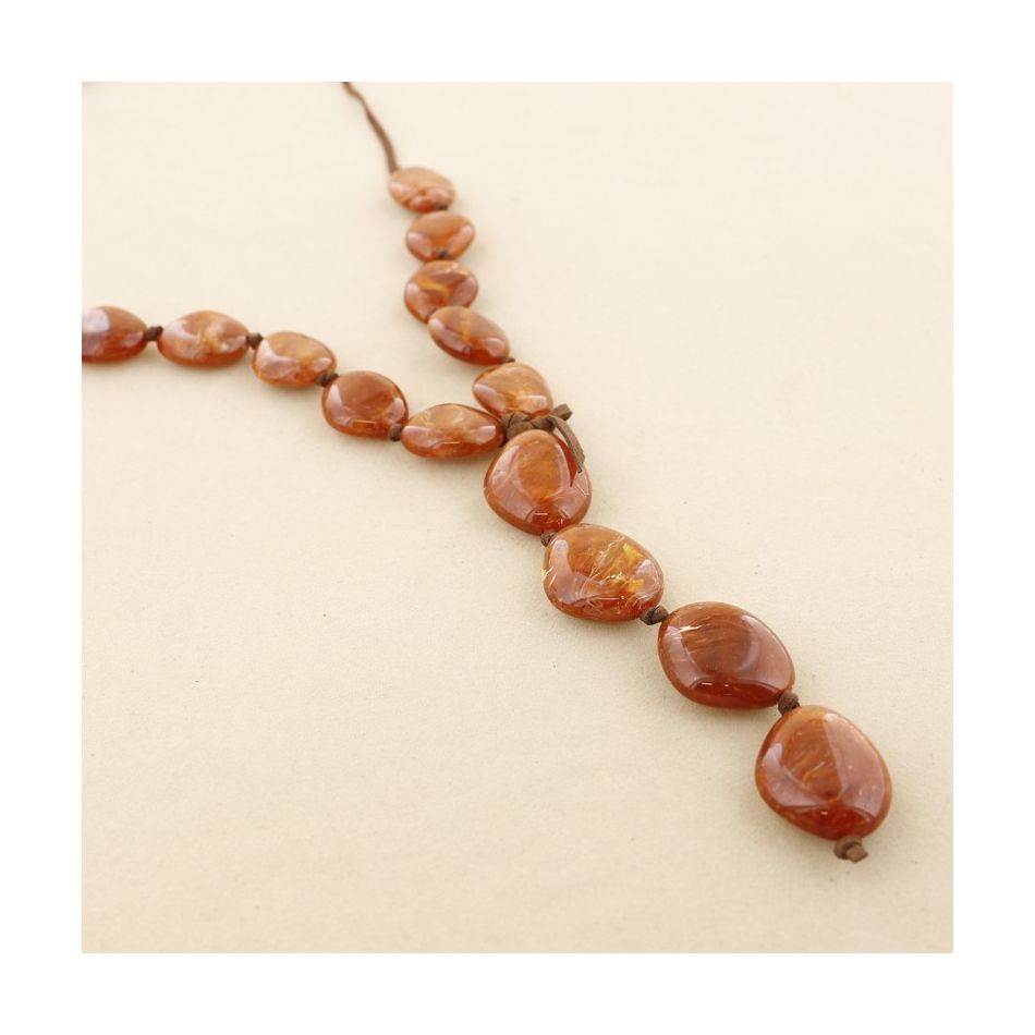 LONG NECKLACE WITH RESIN BEADS