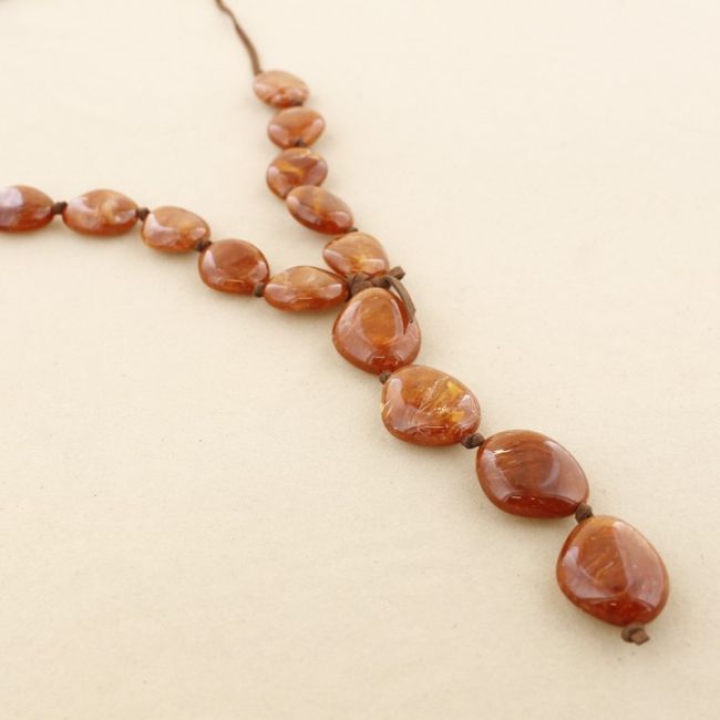 LONG NECKLACE WITH RESIN BEADS