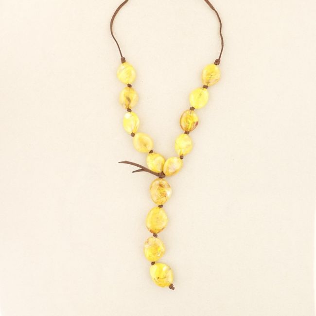 LONG NECKLACE WITH RESIN BEADS