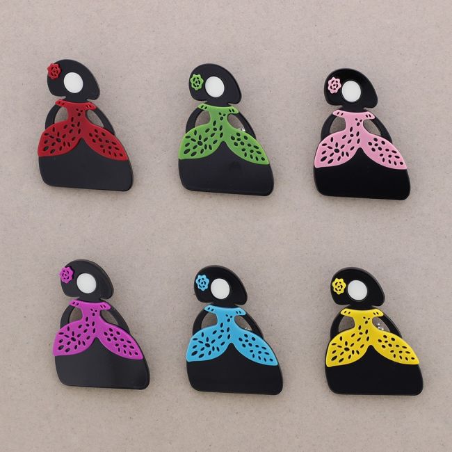 BROCHE MENINA RESINA