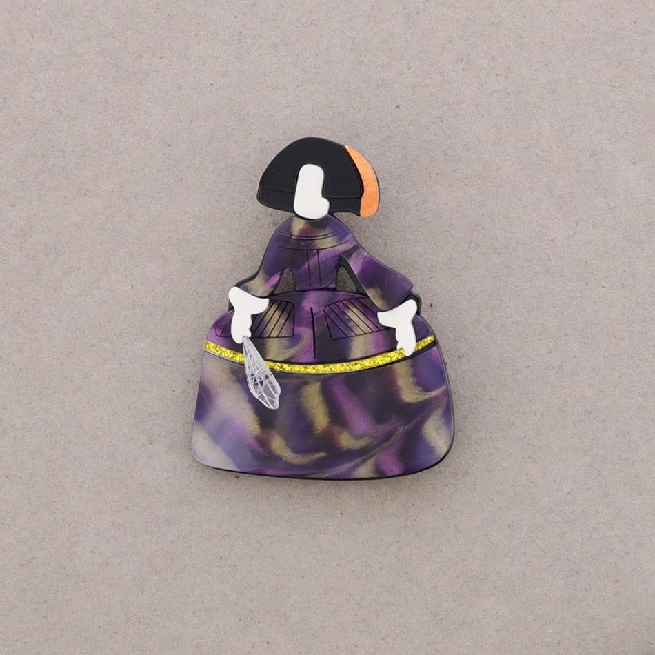 RESIN MENINA BROOCH