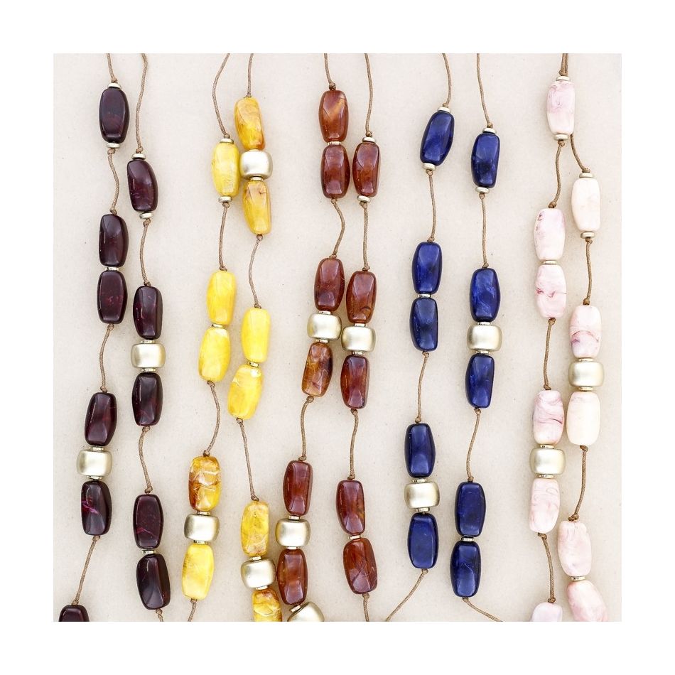 LONG NECKLACE WITH RESIN BEADS