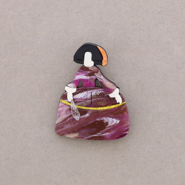 BROCHE MENINA RESINA