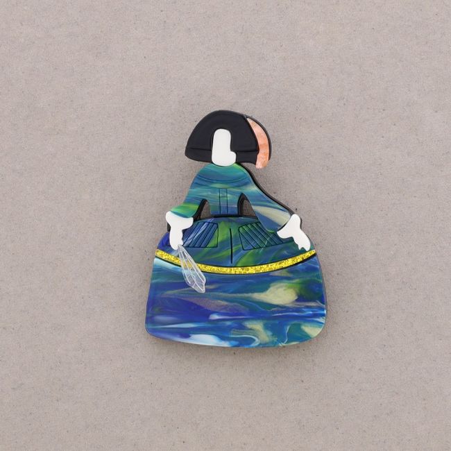 BROCHE MENINA RESINA