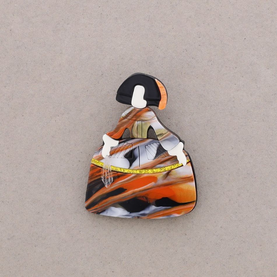 RESIN MENINA BROOCH