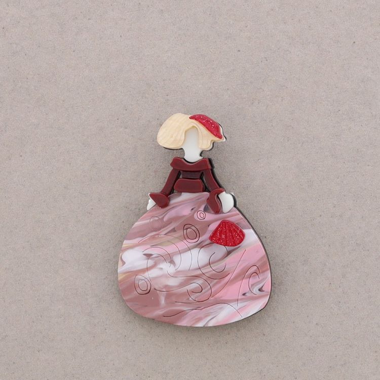 RESIN MENINA BROOCH