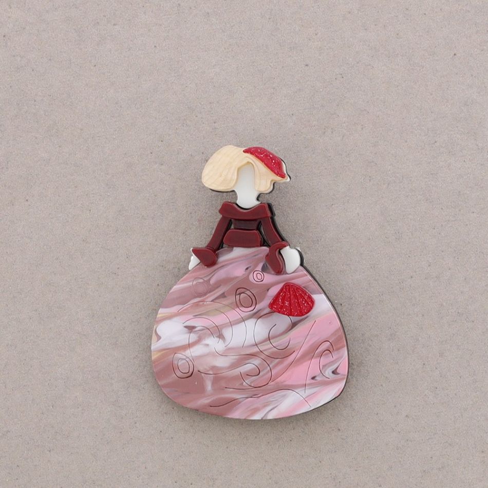 RESIN MENINA BROOCH