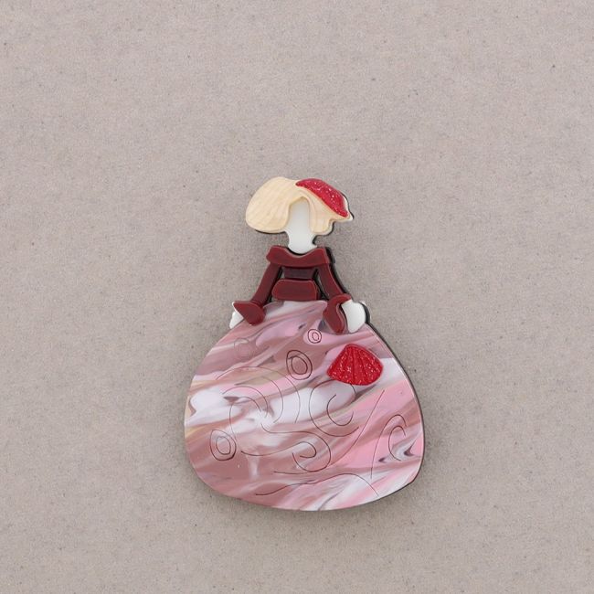 RESIN MENINA BROOCH