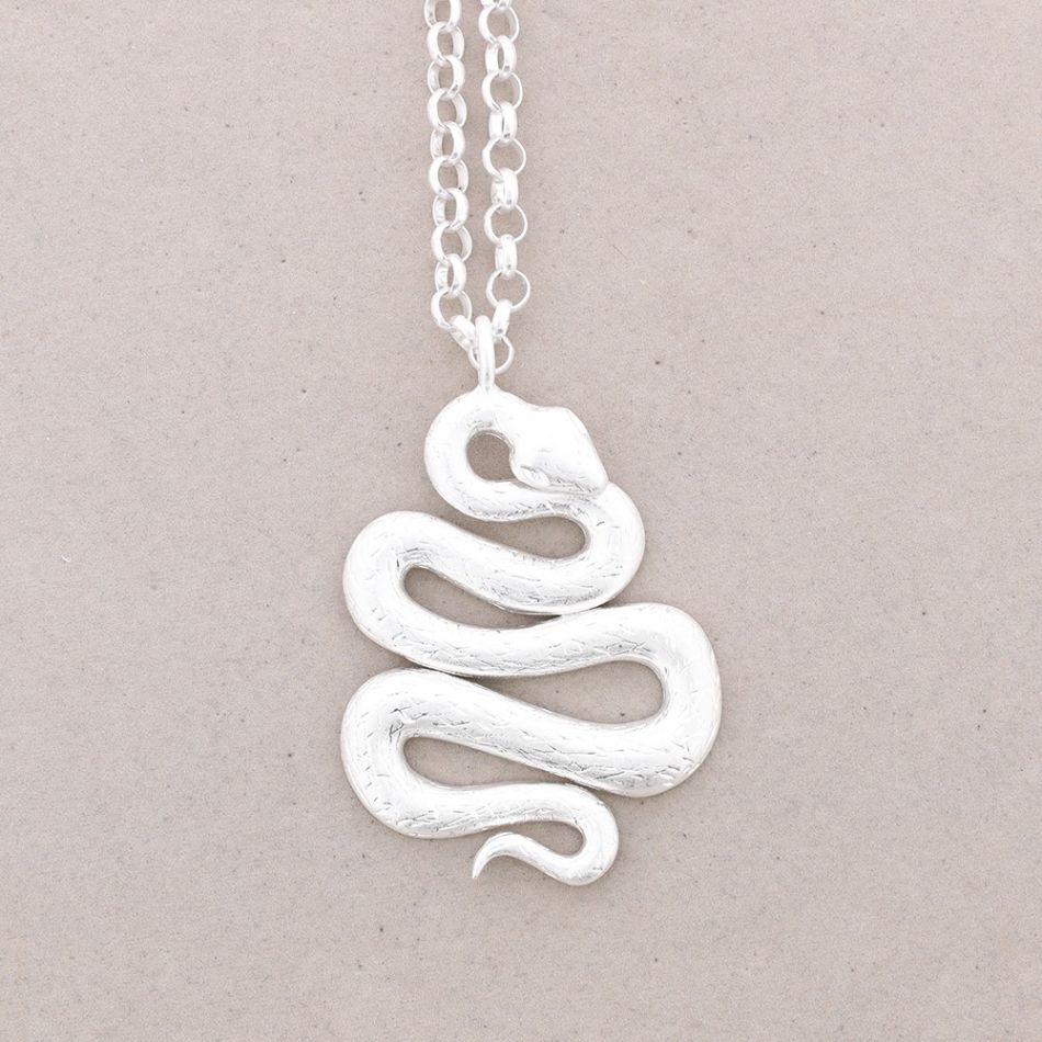 COLLAR LARGO COLGANTE SERPIENTE METAL