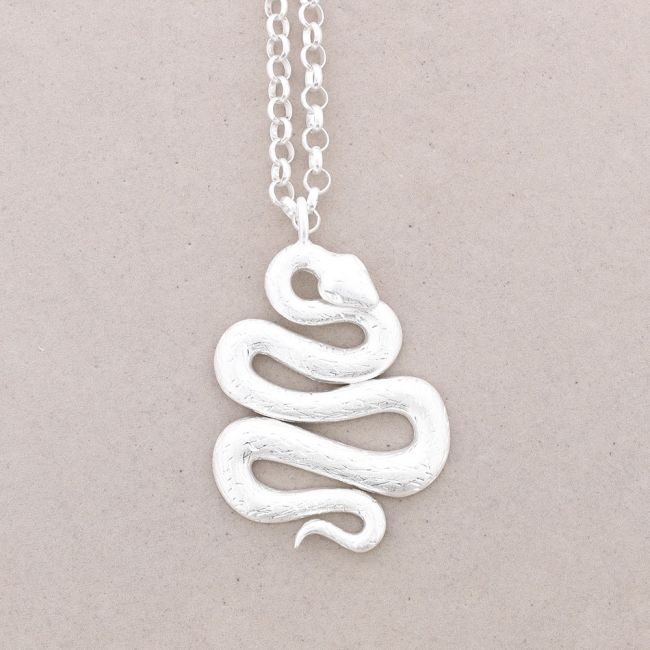 COLLAR LARGO COLGANTE SERPIENTE METAL