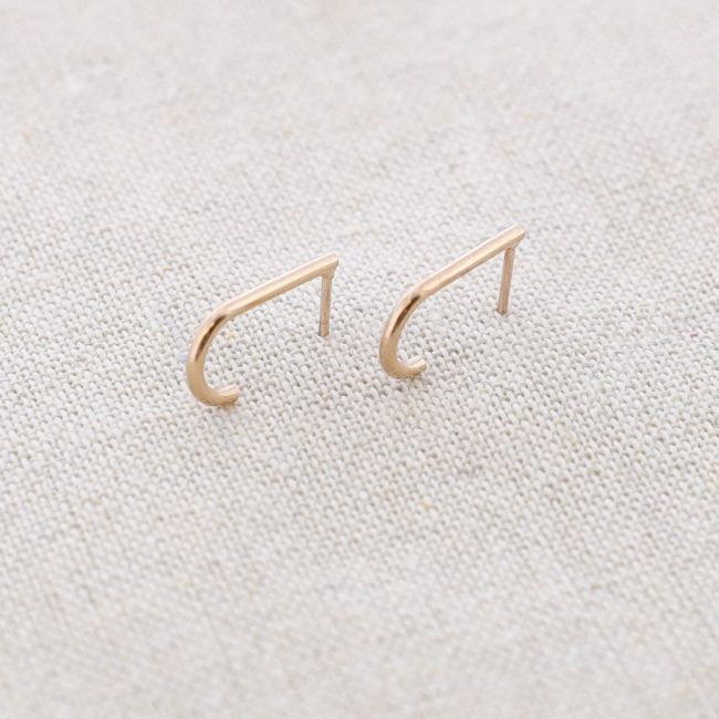 SMALL HOOK STEEL EARRINGS