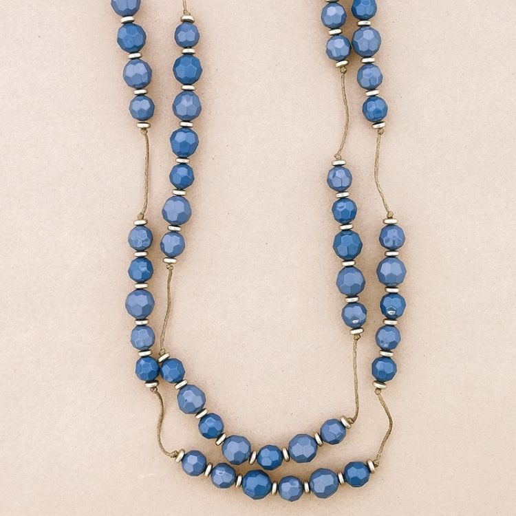 LONG NECKLACE WITH RESIN BEADS 2
