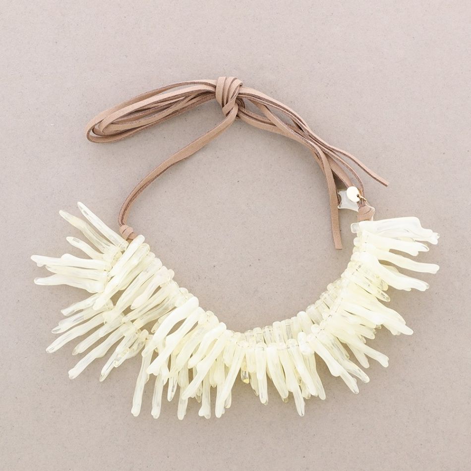 SUEDE CORAL RESIN SHORT NECKLACE