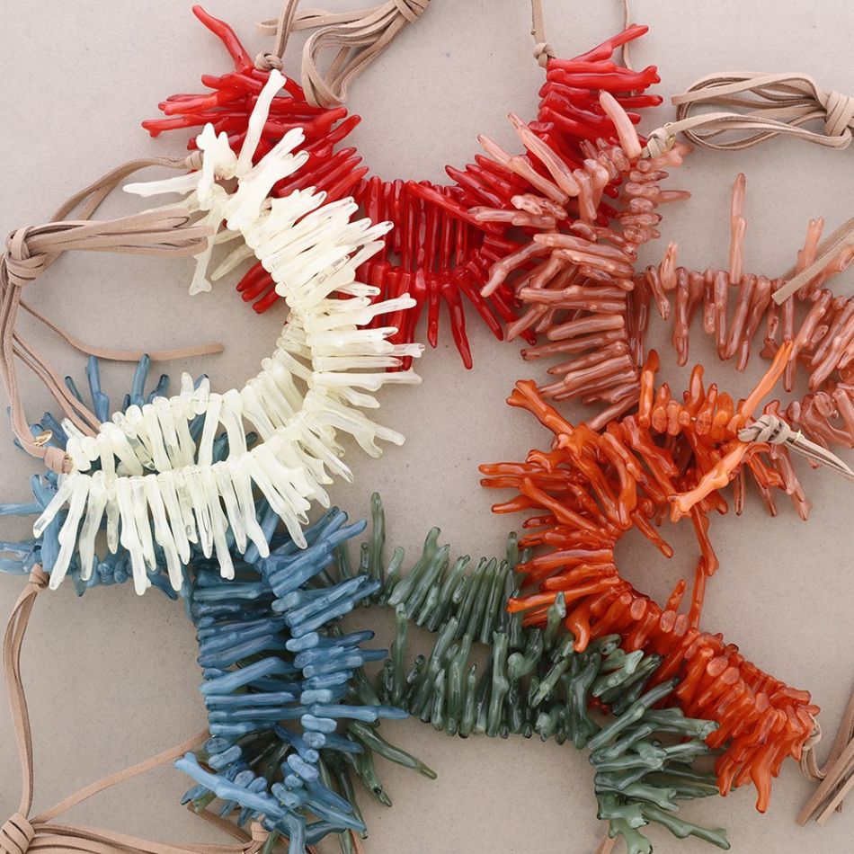 SUEDE CORAL RESIN SHORT NECKLACE