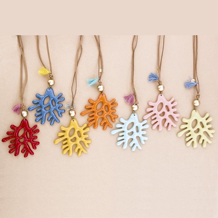 COLLAR LARGO COLGANTE CORAL RESINA 2