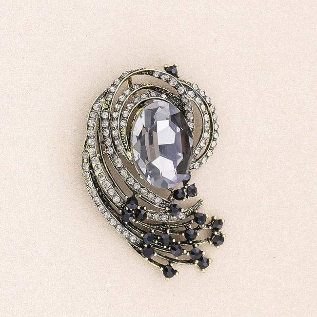 METAL FLOWER BROOCH WITH CRYSTALS