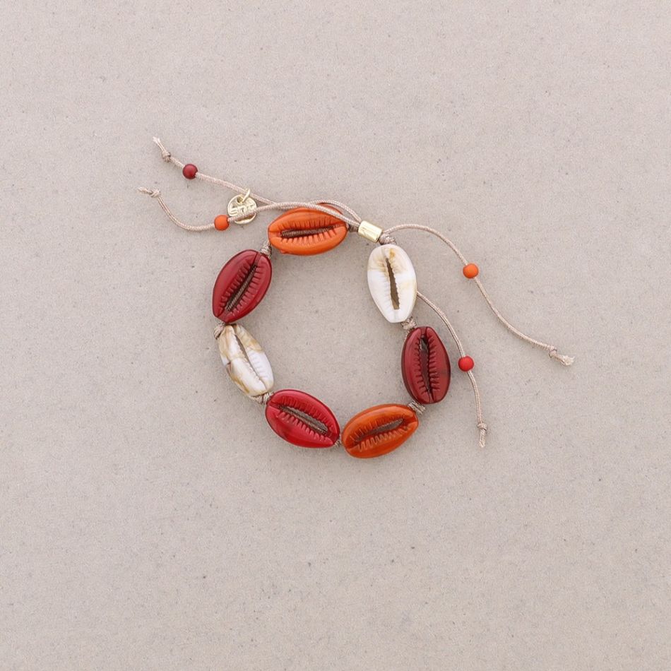 PULSERA MACRAMÉ CONCHITAS RESINA