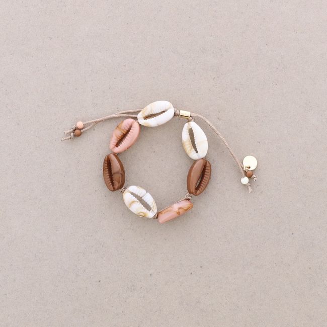 PULSERA MACRAMÉ CONCHITAS RESINA