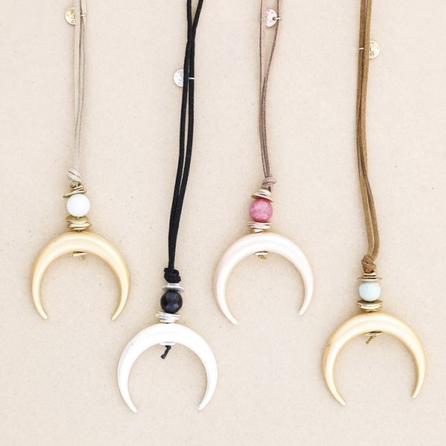COLLAR LARGO COLGANTE MEDIA LUNA METAL