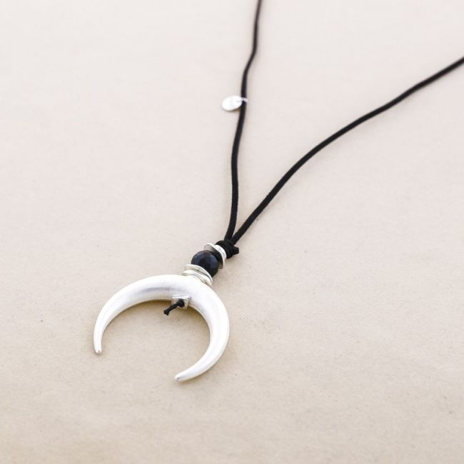 COLLAR LARGO COLGANTE MEDIA LUNA METAL