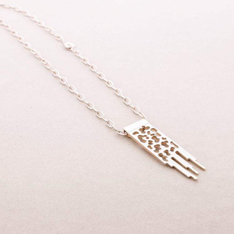 COLLAR LARGO COLGANTE METAL