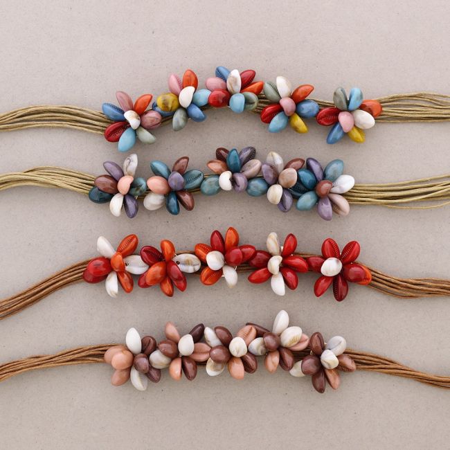 SHORT NECKLACE 5 FLOWERS RESIN SHELLS